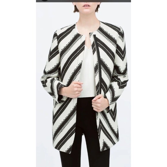 ZARA PATTERNED BLACK AND WHITE FABRIC CREW NECK COAT WOOL SIZE XS - Picture 1 of 9